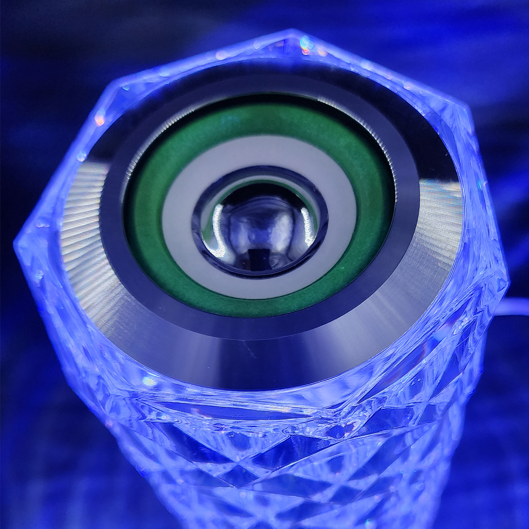 LÁMPARA DE CRISTAL RGB CON PARLANTE BLUETOOTH