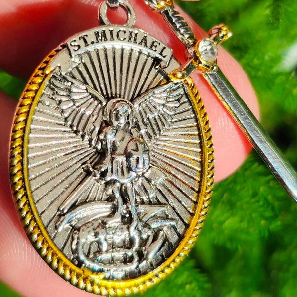 COLLAR Y MEDALLA DE SAN MIGUEL ARCÁNGEL + CAJA DE REGALO